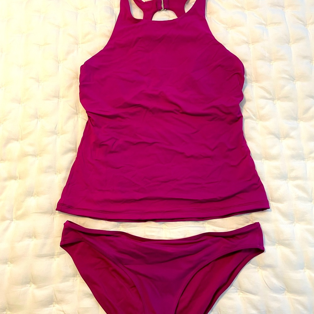 Athleta Maldives tankini. Fuchsia.  Top size 38D/DD, bottom size L.